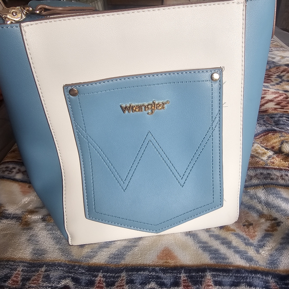 WRANGLER Like New Colorblock Cross Body 2-in-1Leather Purse/Bag Blue/white (348) - Picture 4 of 16